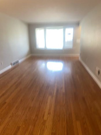 14542 Sherman Ave 3 Beds House for Rent - Photo Gallery 3