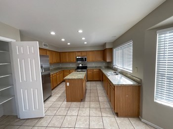 16168 N 158th Ave 3 Beds House for Rent - Photo Gallery 7