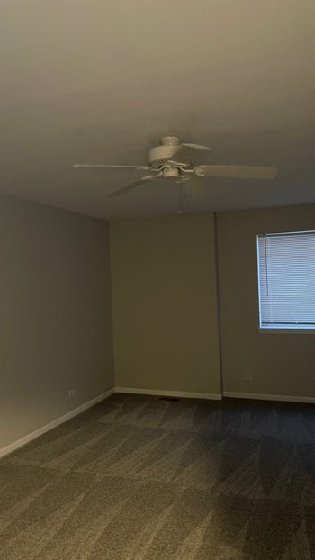 Hudson Homes Management Single Family Homes- 14 DOGWOOD CT, LAKE IN THE HILLS, IL 60156 - Photo Gallery 4