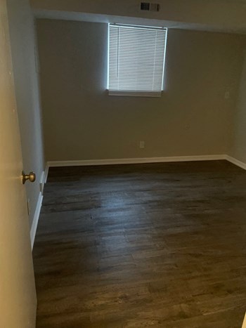 Hudson Homes Management Single Family Home For Rent Pet Friendly 6 Bronson St Berea OH 44017 4 bedrooms 2 bathrooms basement fireplace, refrigerator dishwasher back yard deck attached garage ceiling fan - Photo Gallery 4
