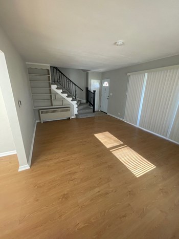 Hudson Homes Management Single Family Homes- 512 50Th Ave, Bellood, IL 60104 - Photo Gallery 2