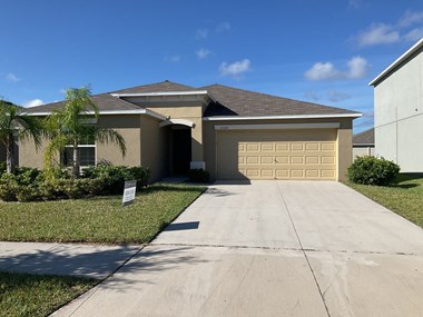 Hudson Homes Management Single Family Homes- 15509 Bawtree Gate Ln, Sun City Center, FL 33573