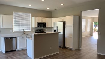 6660 W Delmonico Ln 4 Beds House for Rent - Photo Gallery 2