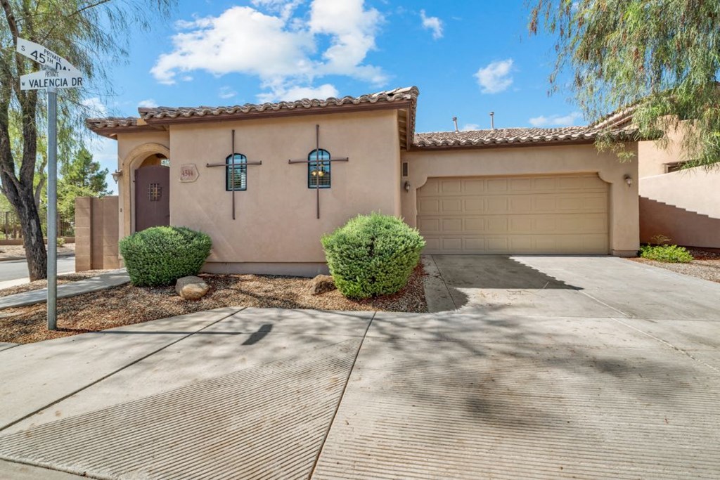 Hudson Homes Management Single Family Homes - 4544 W Valencia Dr, Laveen, AZ, 85339