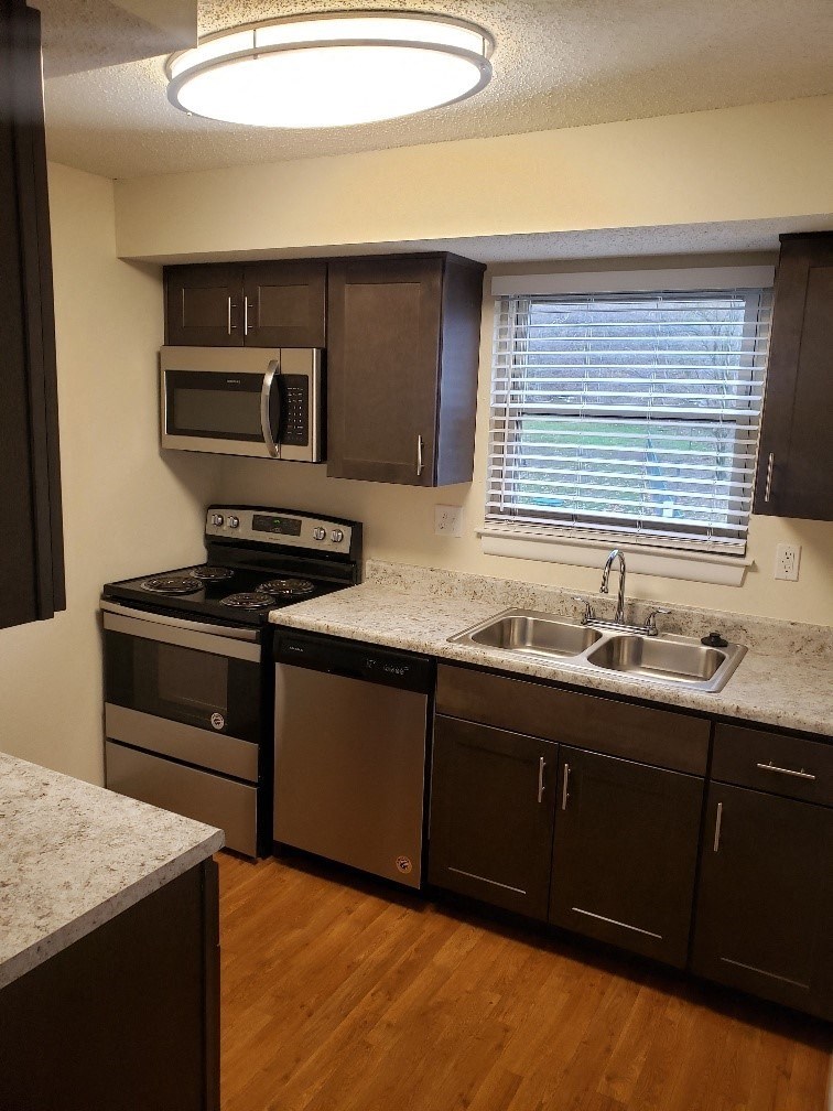 1BD 725 sq ft Brownstone Kitchen at Belmont Ridge Apartments, Monroeville, PA, 15146