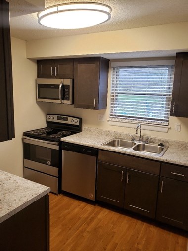 1100 Belmont Blvd 1-2 Beds Apartment for Rent - Photo Gallery 5
