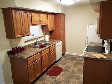 1BD 695 sq ft Kitchen at Belmont Ridge Apartments, Monroeville, PA, 15146 - Photo Gallery 2