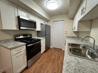 1100 Belmont Blvd 1-2 Beds Apartment for Rent - Photo Gallery 2