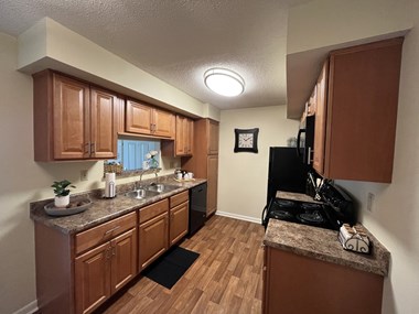 1100 Belmont Blvd 1-2 Beds Apartment for Rent - Photo Gallery 1