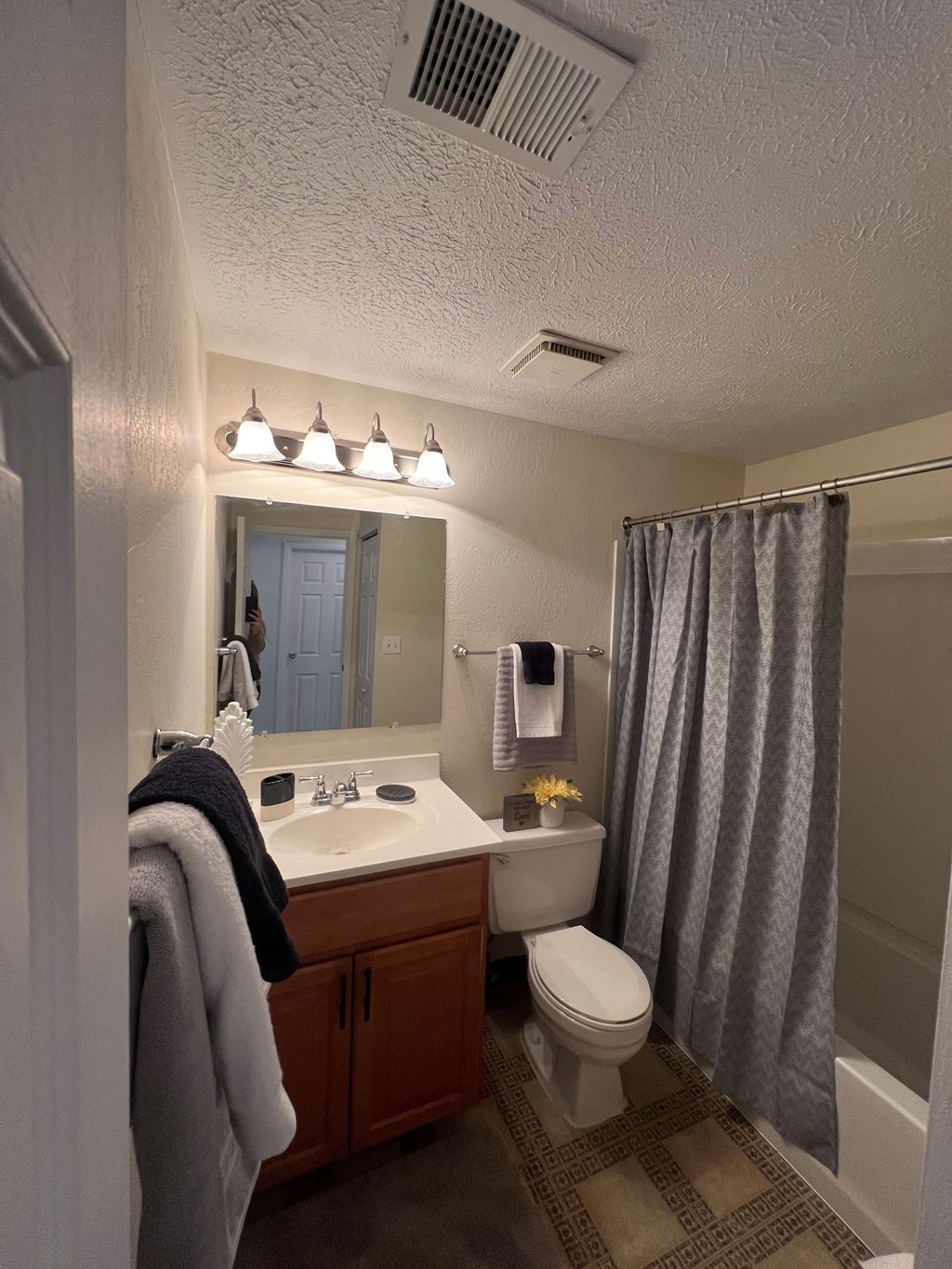 Deauville Park Apartments