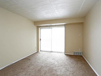 140 LaVale Drive 1-3 Beds Apartment for Rent - Photo Gallery 2