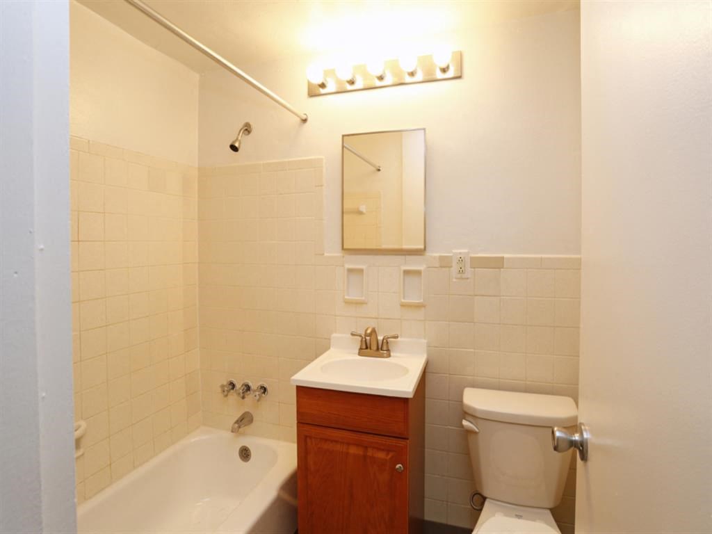 Bathroom Bathroom at Pacific Highlands Apartments, Pennsylvania