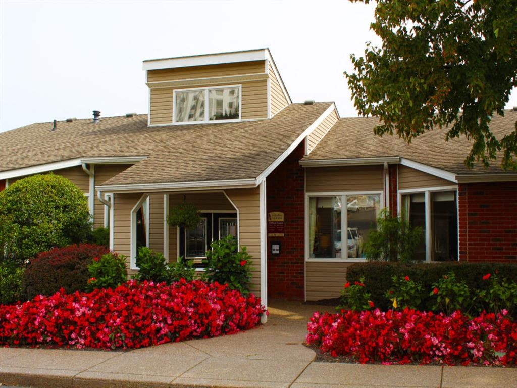 Clubhouse  at Chestnut Ridge Apartments, Pittsburgh