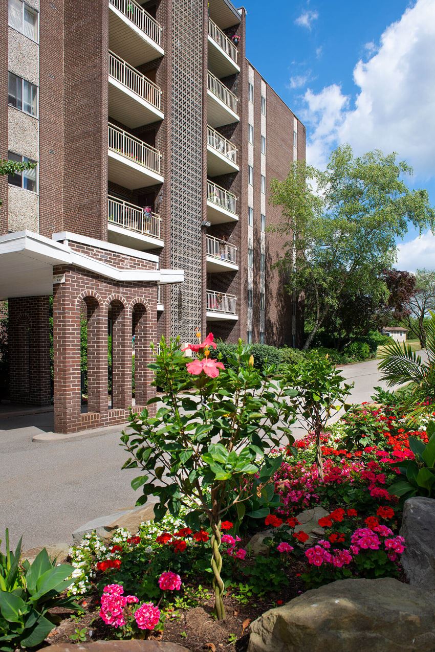 Courtyard View Courtyard View at Lavale Apartments, Monroeville, PA