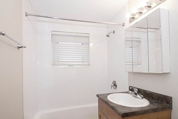 112 River Apartment - Photo Gallery 14