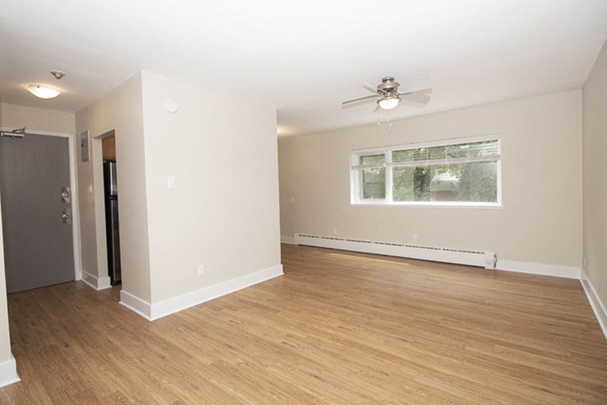 Renovated One Bedroom 114 River Apartment