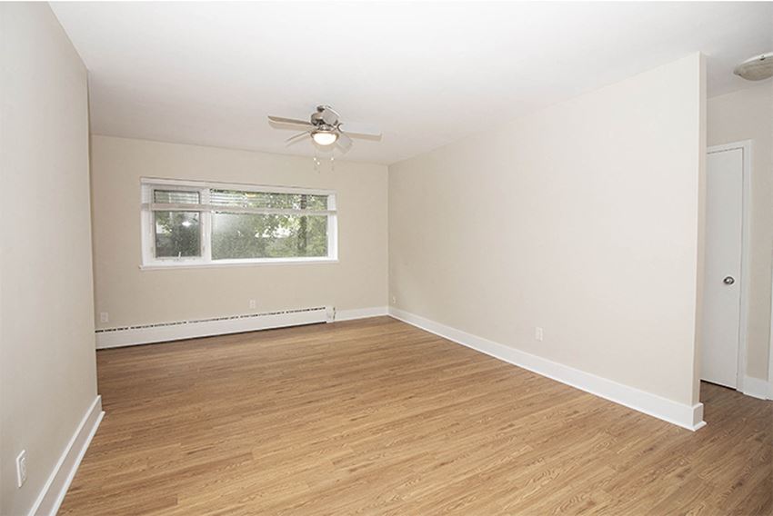 Renovated One Bedroom 114 River Apartment