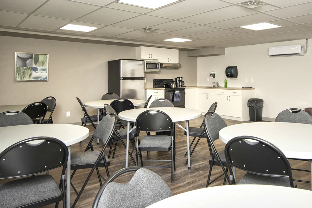 Clubhouse & dining room at 1310 Archibald Apartments, Winnipeg, MB R2J 0Z4