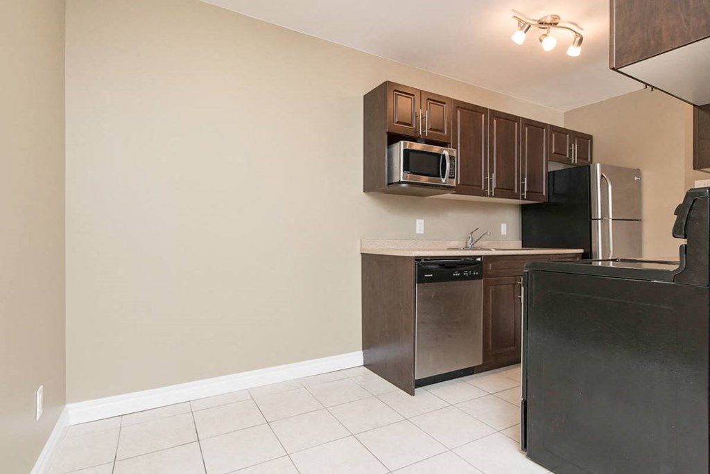Dining area at 16 Edmonton Apartment Suites for rent in Winnipeg