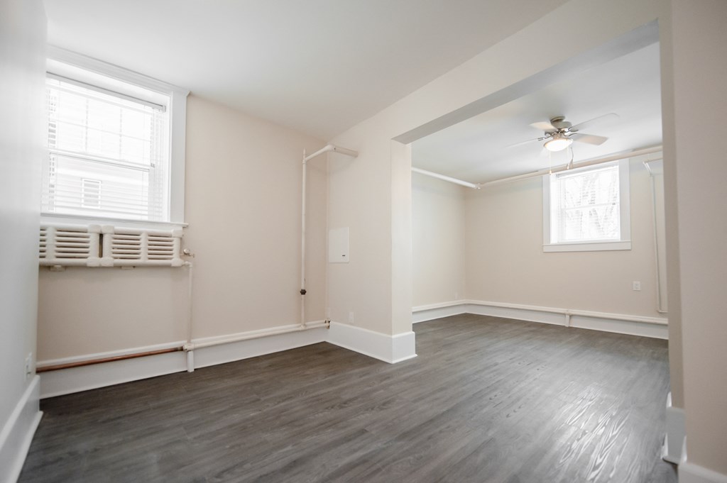 Living area at 980 Wolseley Apartments for rent in Winnipeg