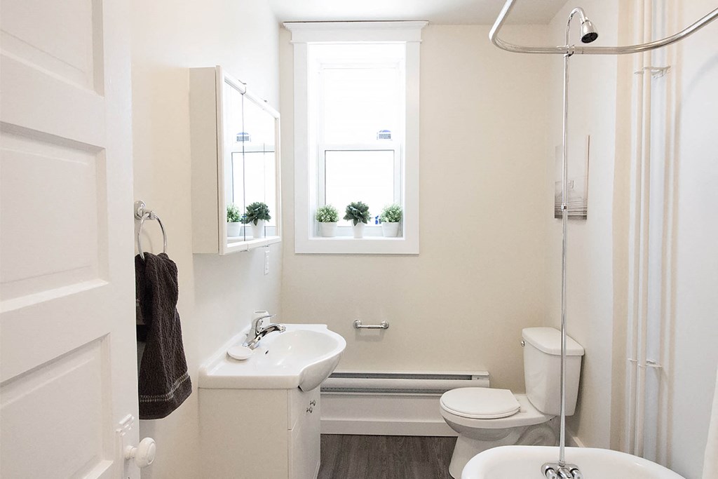 279 Arbuthnot Apartment