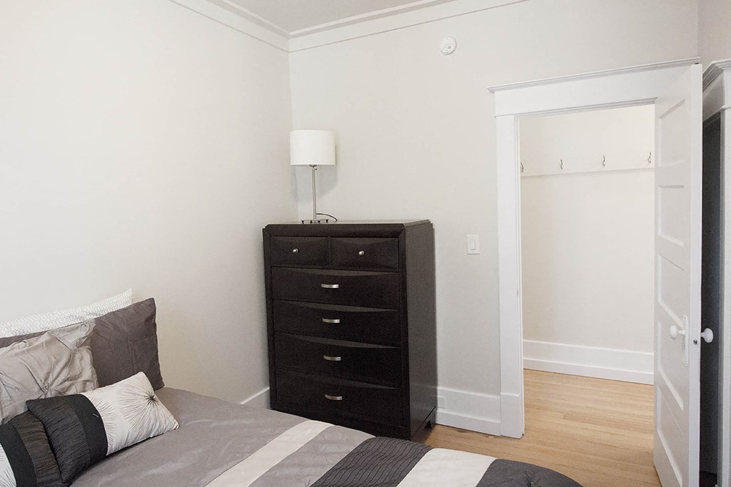 279 Arbuthnot Apartment