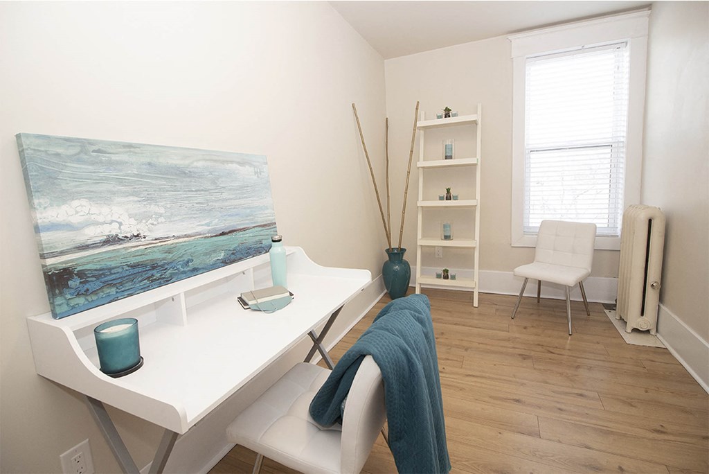 279 Arbuthnot Apartment