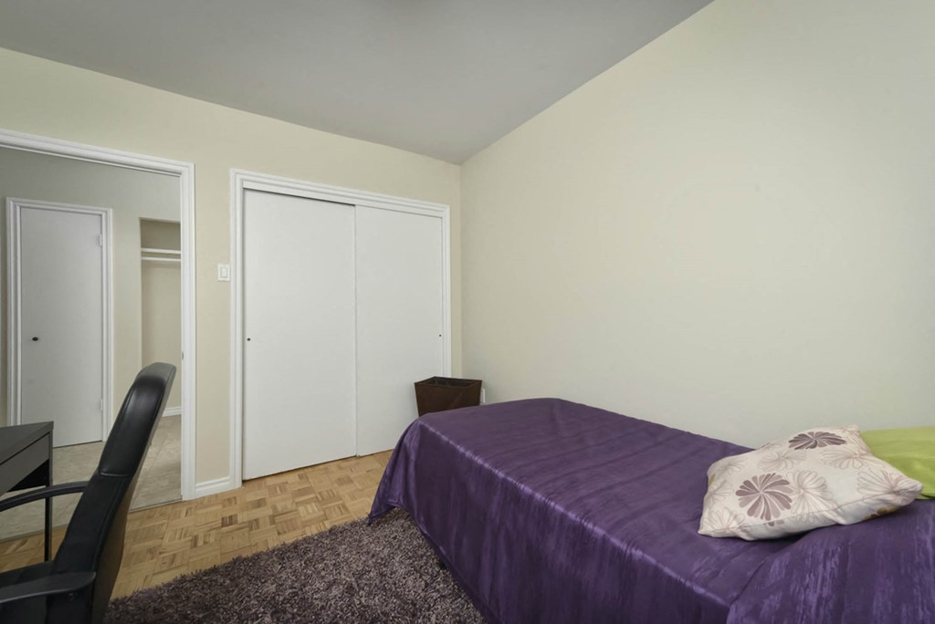 433 Edison Apartment