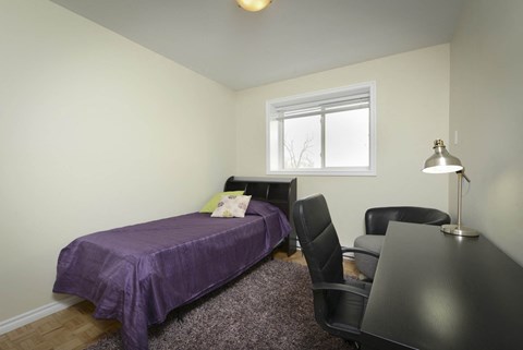 433 Edison Apartment