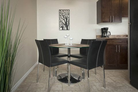 433 Edison Apartment