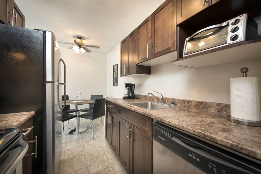 433 Edison Apartment