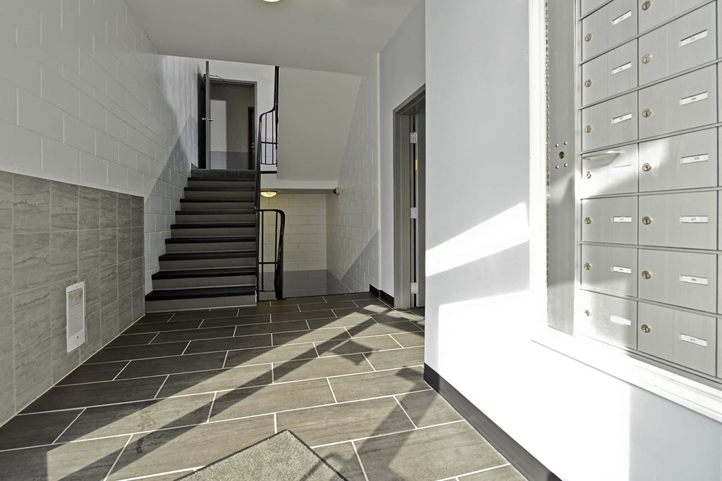 433 Edison Apartment