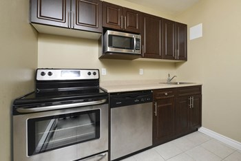 Studio Suite Kitchen at 43 Edmonton Apartment Suites for rent in Winnipeg - Photo Gallery 2