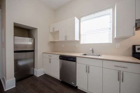 Kitchen at 626 Jessie Pet-Friendly Apartment Suites