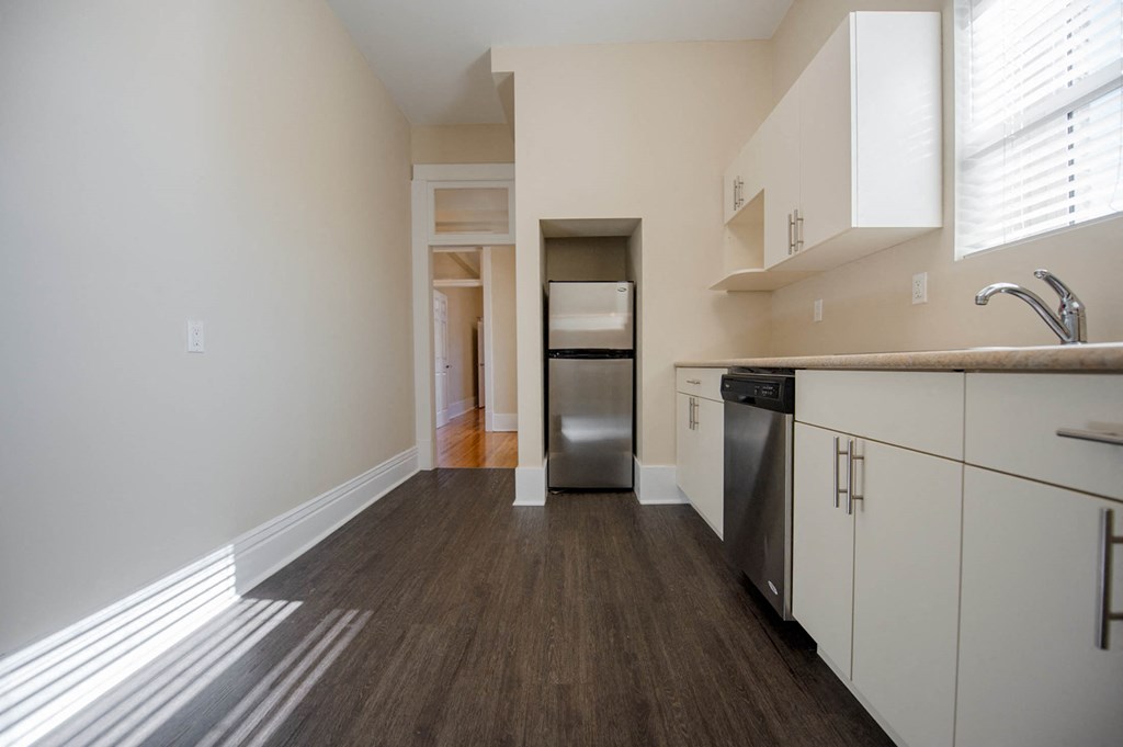 Kitchen at 626 Jessie Apartment Suites - Rent Winnipeg