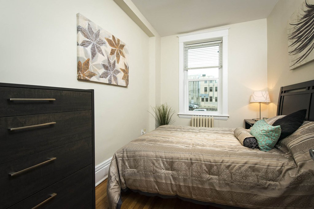 Bedroom at 626 Jessie Avenue - Apartments Rent Winnipeg