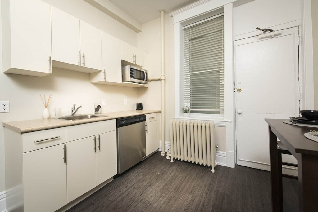 Kitchen at 626 Jessie Apartment Suites for rent