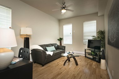 634 Broadway Avenue 2 Beds Apartment for Rent - Photo Gallery 1