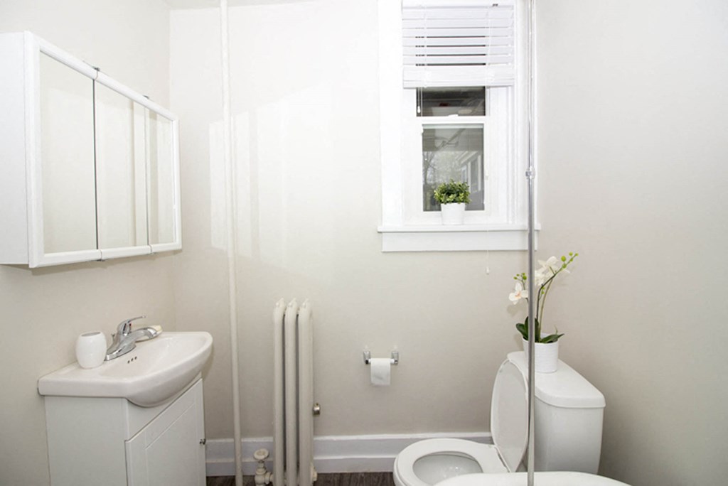 745 Wolseley Apartment