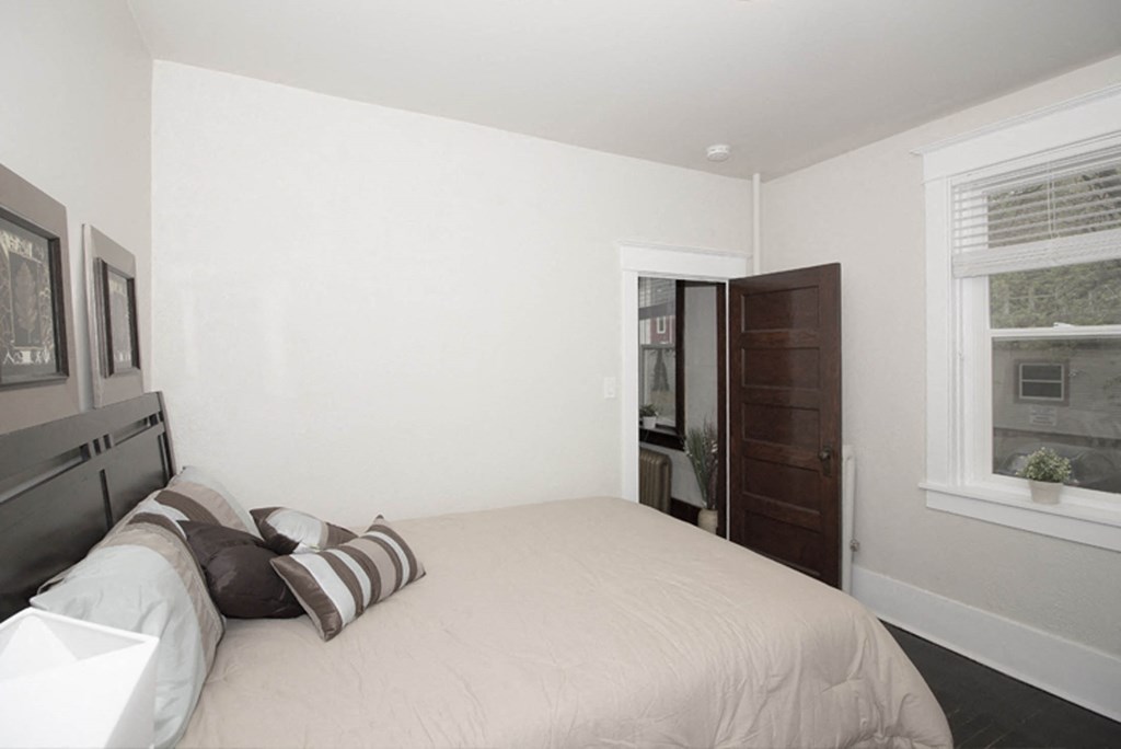 745 Wolseley Apartment