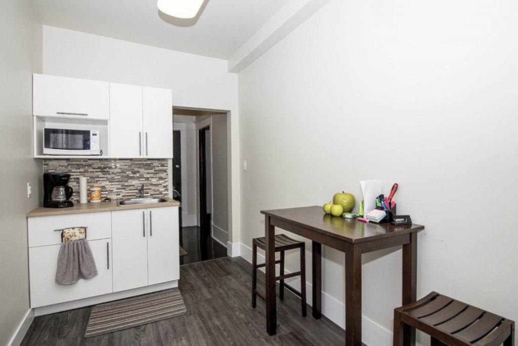 745 Wolseley Apartment