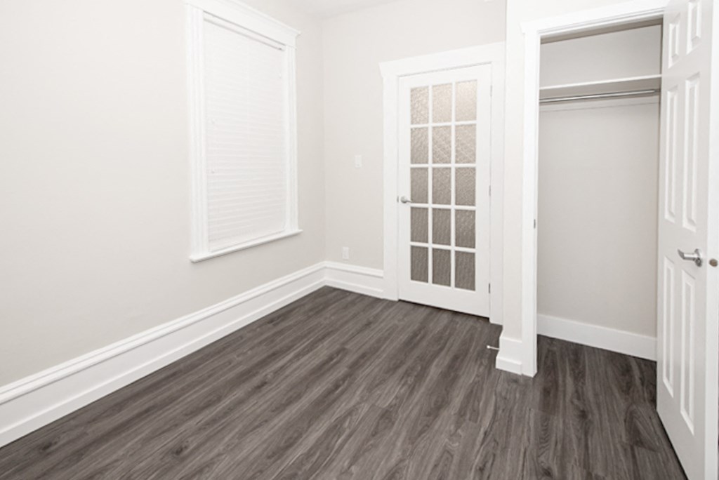 840 Grosvenor Duplex House Rental