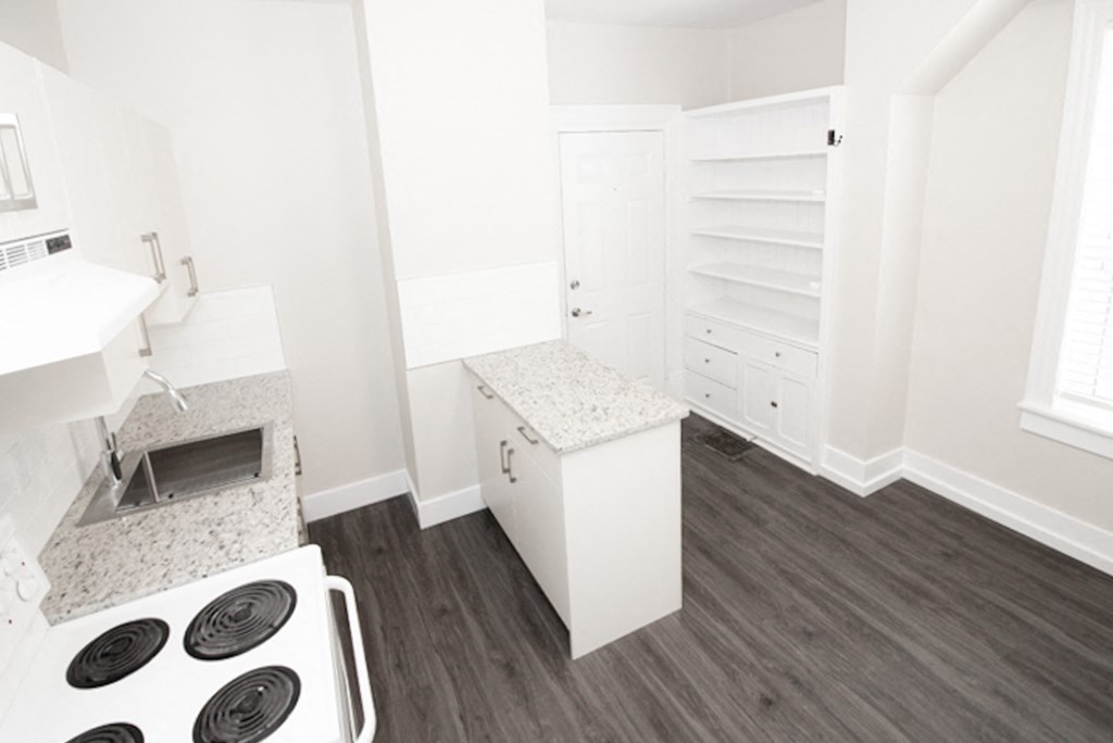 840 Grosvenor Duplex House Rental