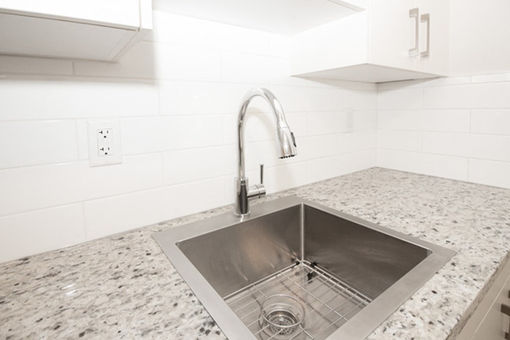 840 Grosvenor Duplex House Rental