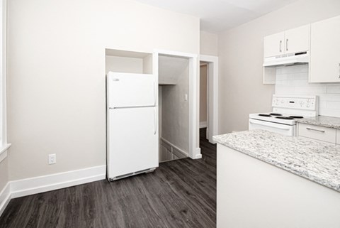840 Grosvenor Duplex House Rental