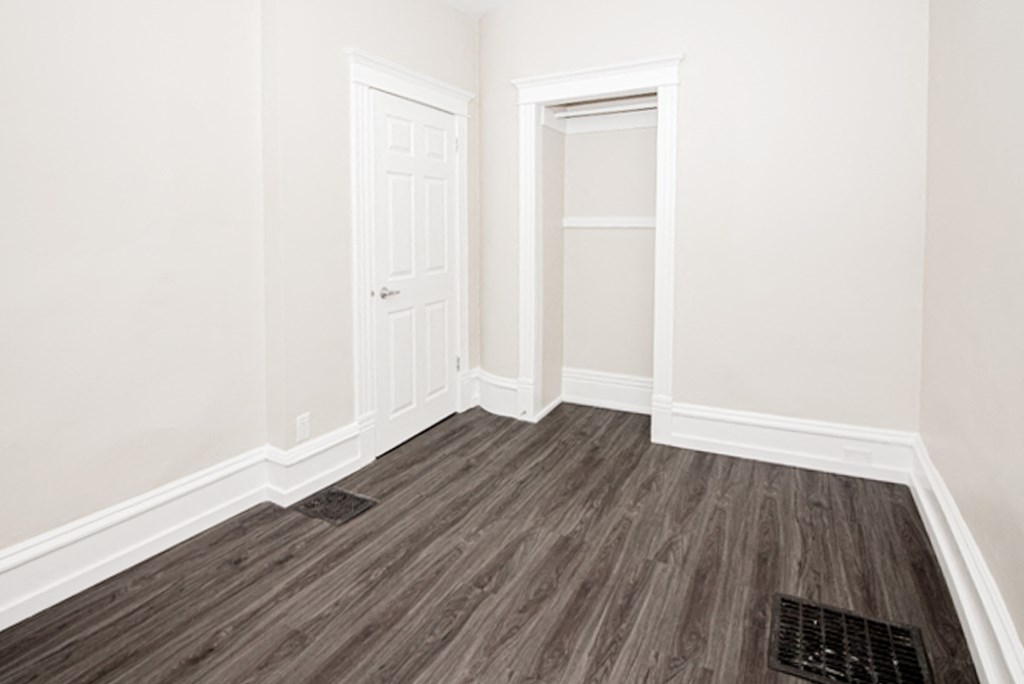 840 Grosvenor Duplex House Rental