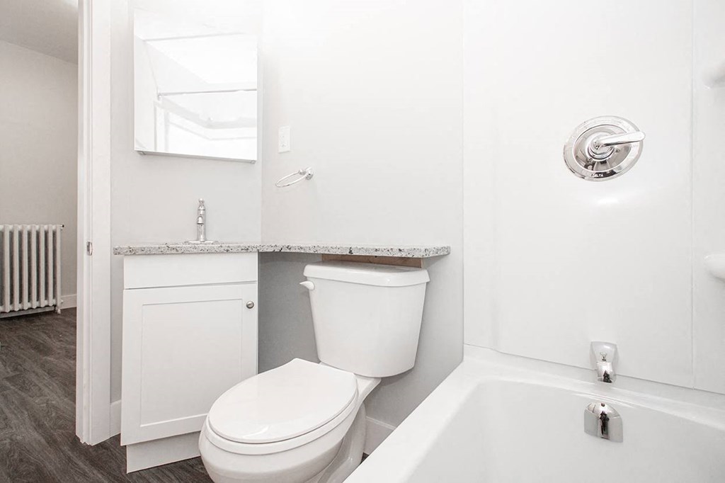 Main Floor Unit - 2 Bedroom Suite