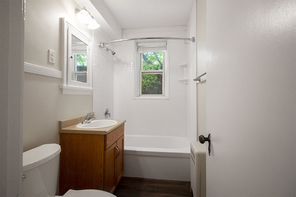 1 Bedroom, 1 Bathroom on 250 Broadway Avenue