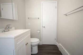 112 River Apartment - Photo Gallery 10