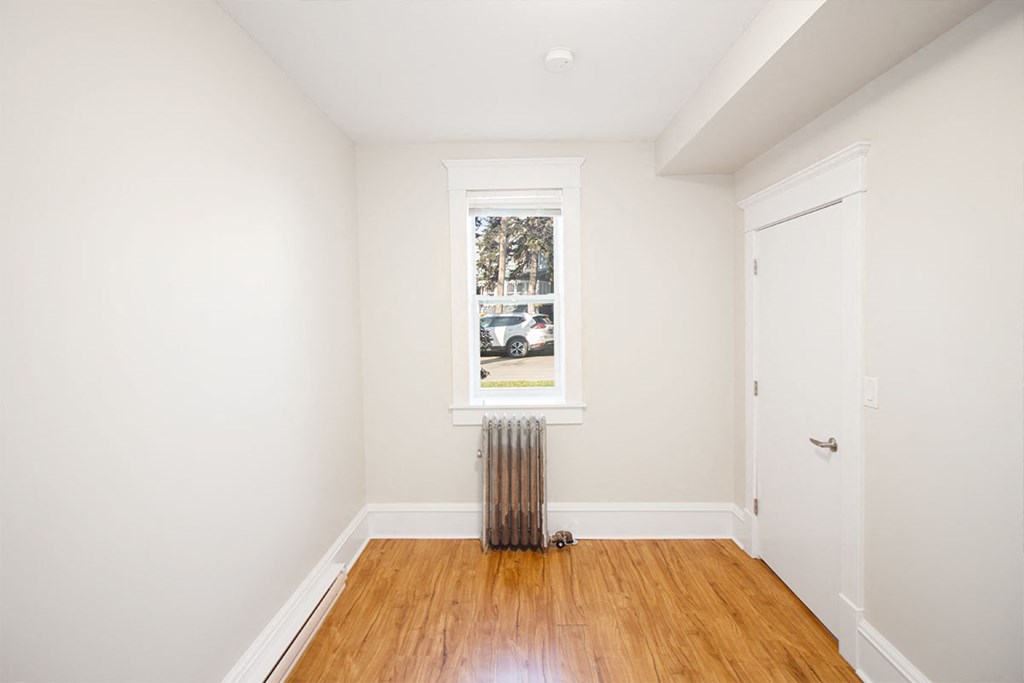 Bedroom at 508 McMillan Apartment Suites for rent in Wpg